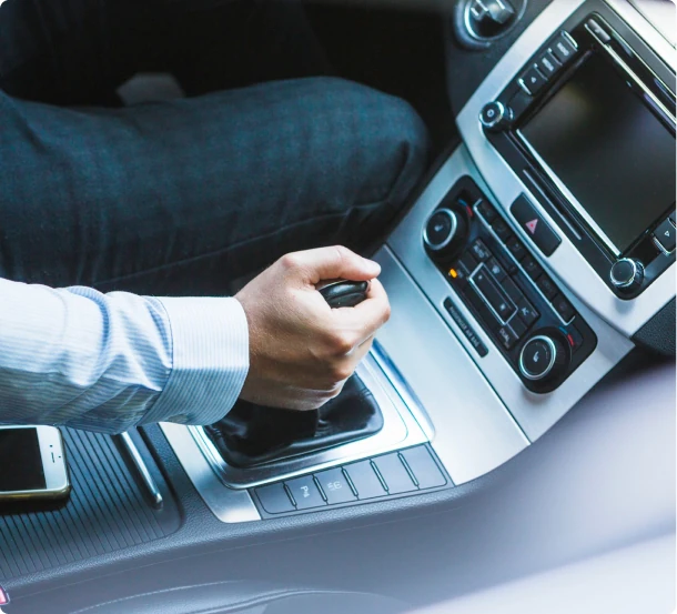 Vozač kontroliše i testira automatski mjenjač prije vožnje