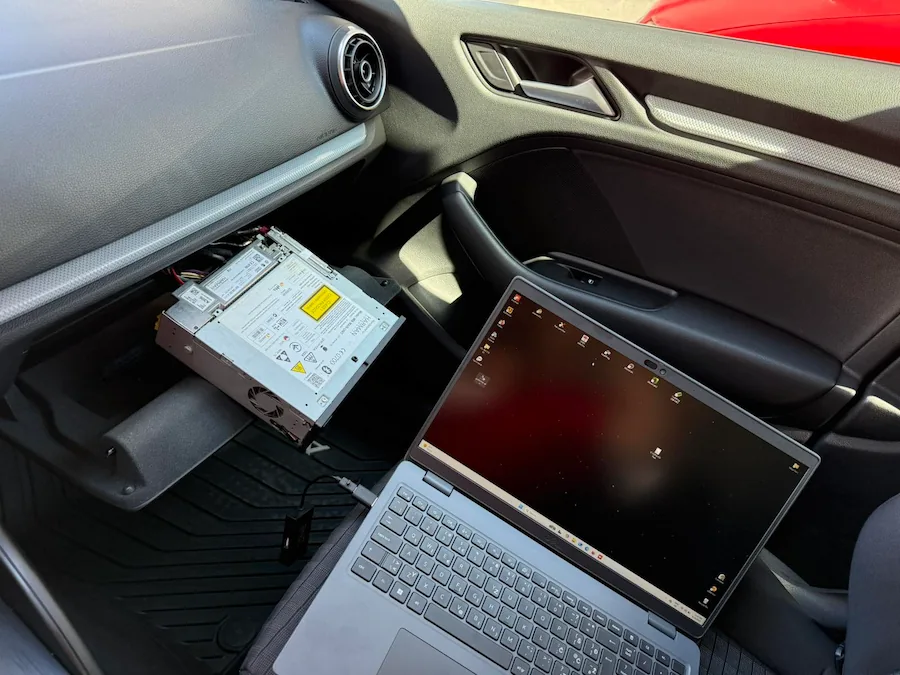 Vrhunski Autoelektričar Velagić uspješno konfiguriše novu navigaciju za vozilo