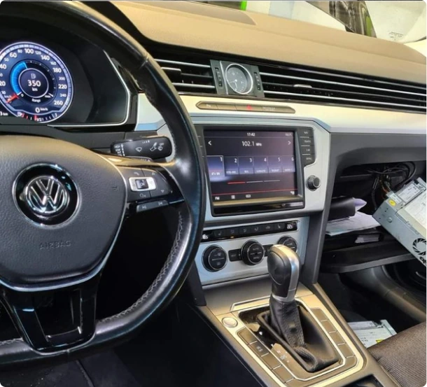 Uspješno konfigurisana navigacija u Volkswagen automobilu od autoelektričara Jasmina